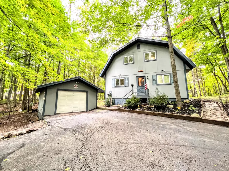 9834 Center Lane, Canadian Lakes, MI 49346