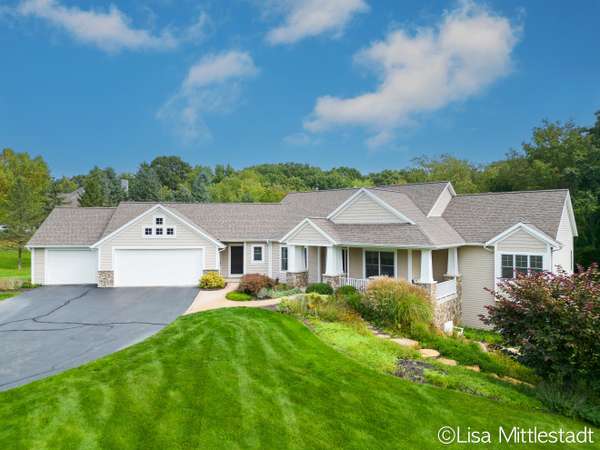 2600 Sturbridge SE Drive, Ada, MI 49301