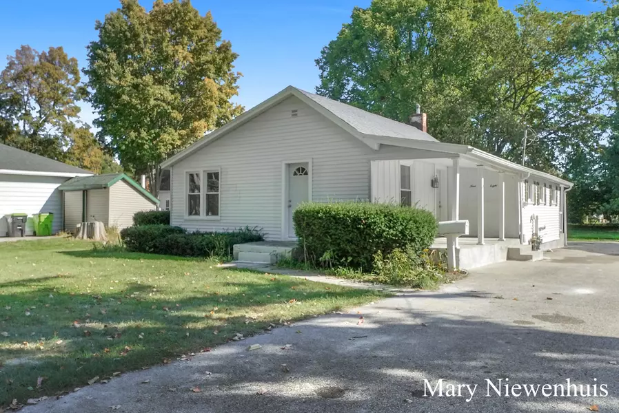 908 S Lake Street, Greenville, MI 48838