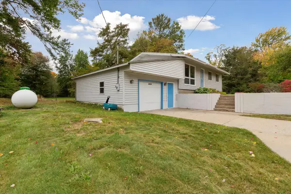 16104 Lincoln Street, Grand Haven, MI 49417