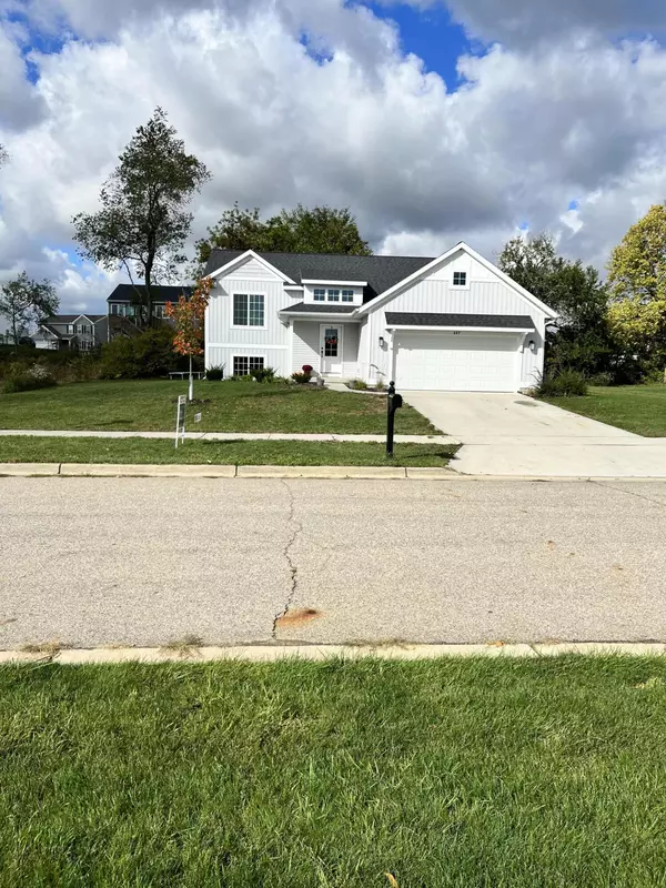 407 Seneca Ridge Drive, Middleville, MI 49333