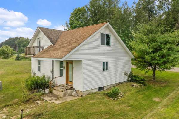 7923 S S Forward St Road, Mcbain, MI 49657