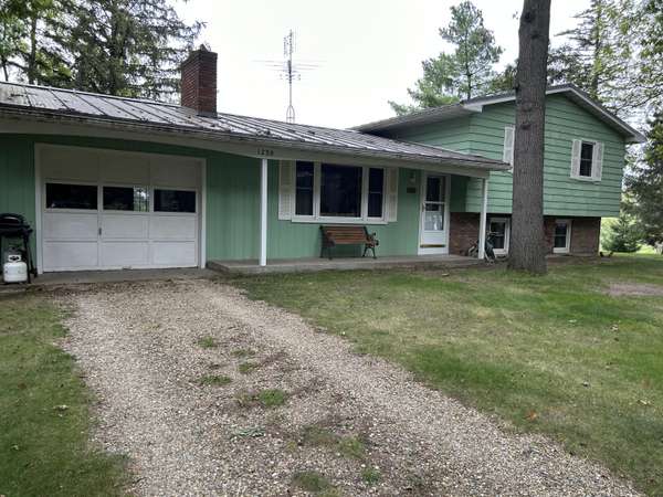 1230 Goodrich Lake Drive, Colon, MI 49040