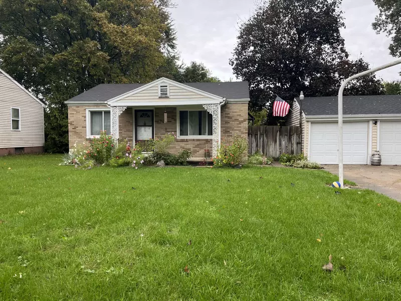 216 W Howe Avenue, Lansing, MI 48906