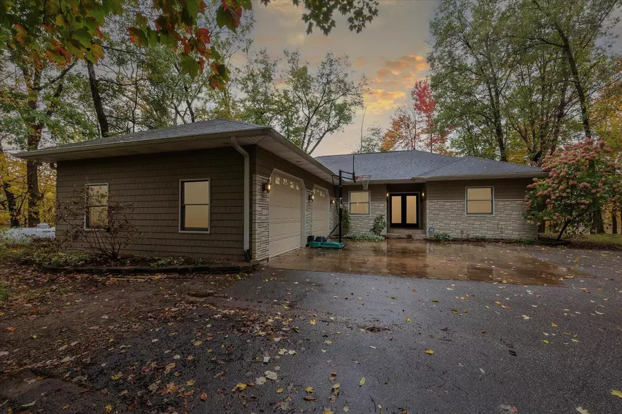 5812 Lacey Road, Dowling, MI 49050