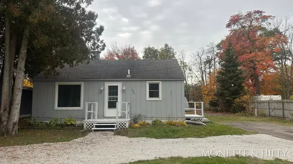 637 E Sternberg Road, Norton Shores, MI 49441