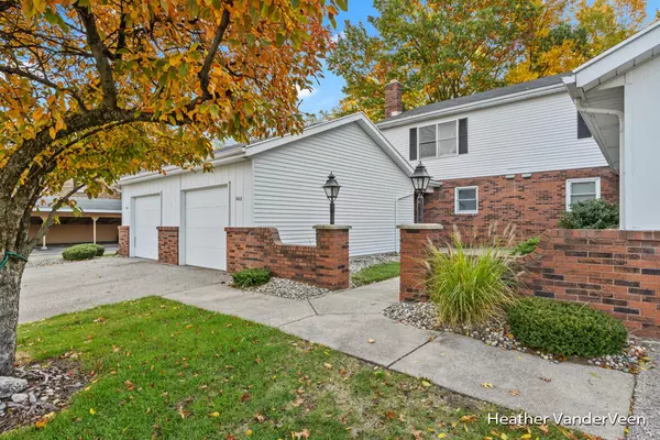 Jenison, MI 49428,7402 Boulder Bluff Drive