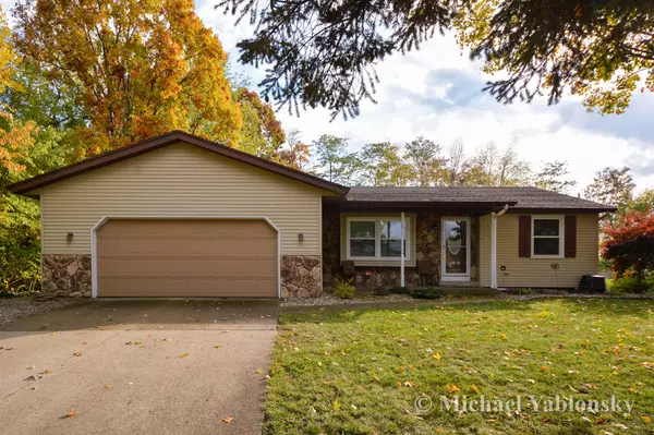 2406 Olde Farm Drive, Jenison, MI 49428