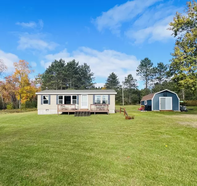 9906 Lakeview Road, Evart, MI 49631