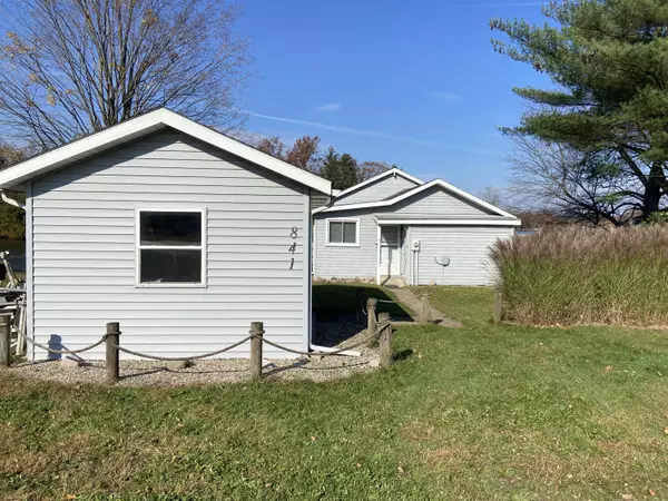 841 N Kalamazoo Street, Paw Paw, MI 49079