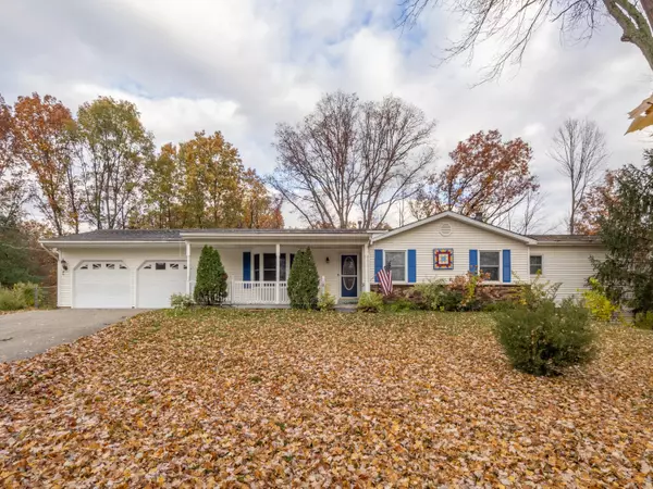 34140 Vauxhill Drive, Paw Paw, MI 49079