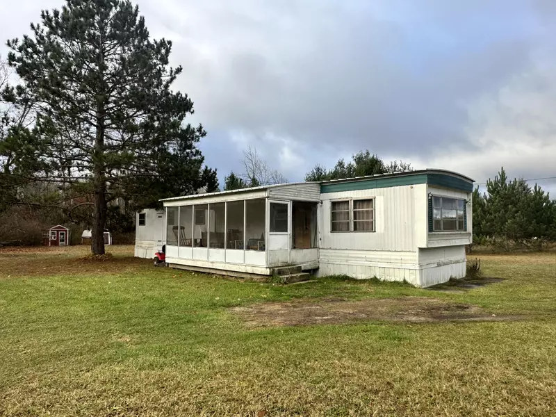 8761 W 48 Road, Wellston, MI 49689