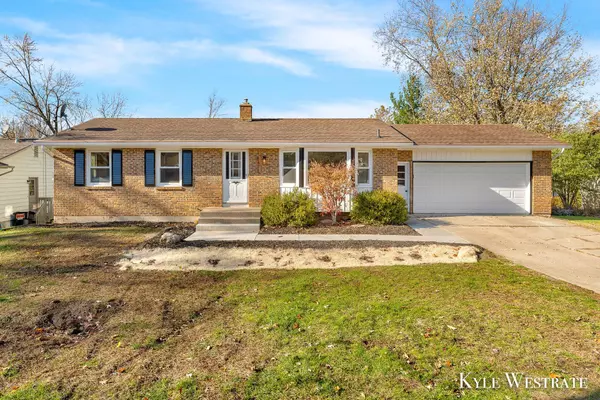 5471 Edgelawn SE Drive, Kentwood, MI 49508