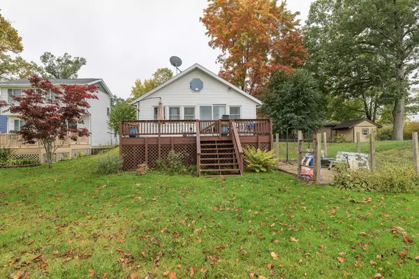 49431 Hillcrest Avenue, Paw Paw, MI 49079