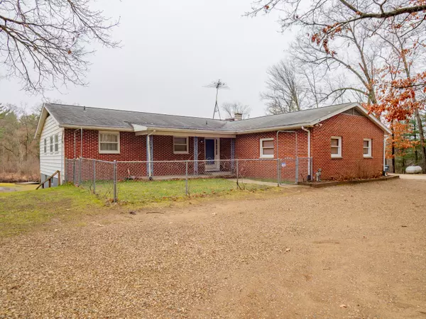 31861 42nd Avenue, Paw Paw, MI 49079