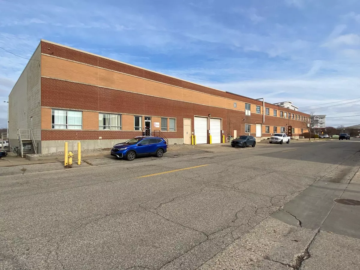Holland, MI 49423,147 E 6th Street