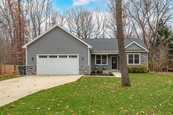 32841 Robin Road, Paw Paw, MI 49079