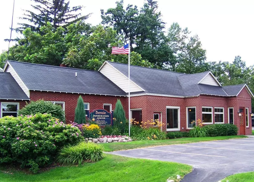 826 Michigan Avenue, Benzonia, MI 49616