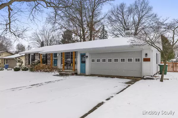 7323 Edgewood Avenue, Jenison, MI 49428