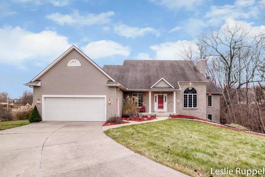 174 Glencarin NE Drive, Rockford, MI 49341