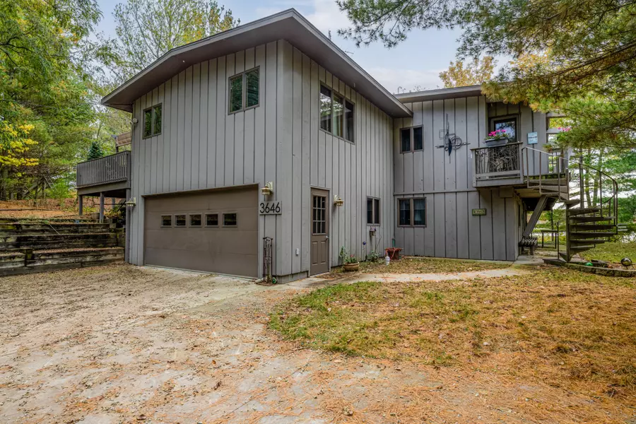 3646 N Lake Path, Stevensville, MI 49127