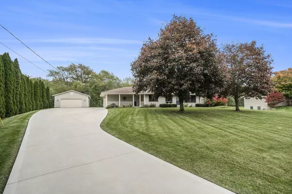 2738 Beeline Road, Holland, MI 49424