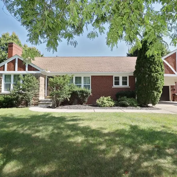 19852 Holiday Road, Grosse Pointe Woods, MI 48236