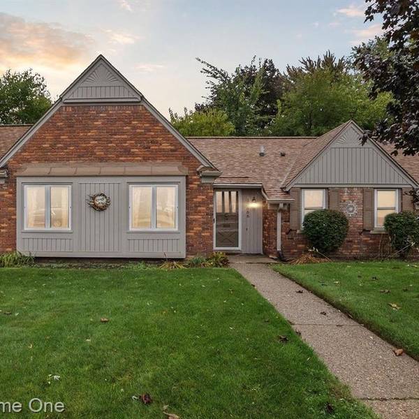 19666 Blossom Lane, Grosse Pointe Woods, MI 48236