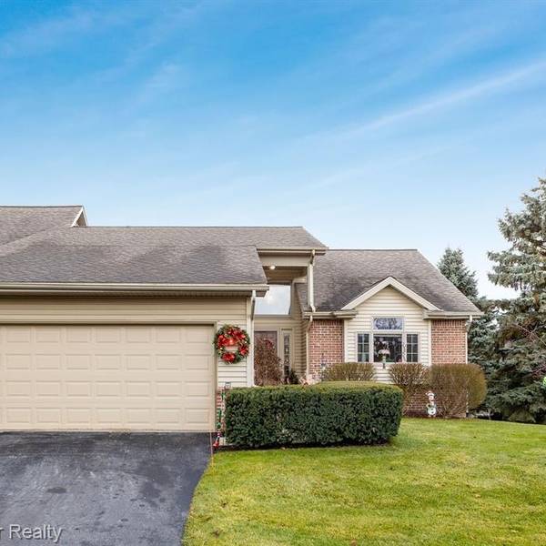 2245 Willow Tree Drive, Brighton, MI 48116