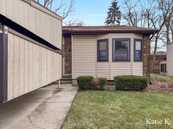 2677 Chatham Woods SE Drive, Grand Rapids, MI 49546