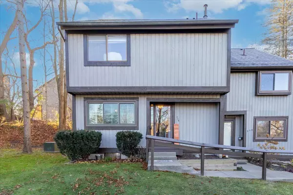 506 Victoria Square, Brighton, MI 48116