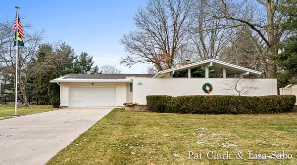 18655 Pinecrest Lane, Spring Lake, MI 49456