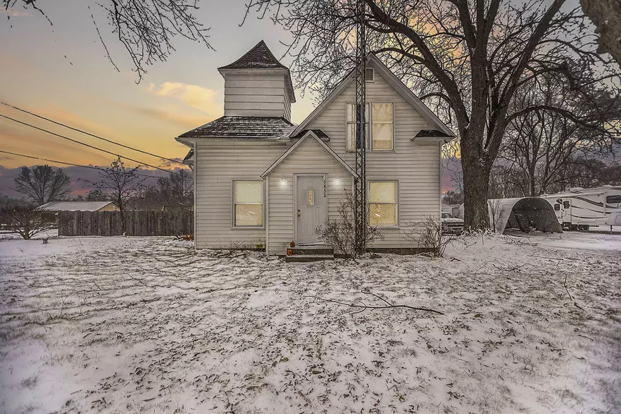 5832 S Oceana Drive, Rothbury, MI 49452