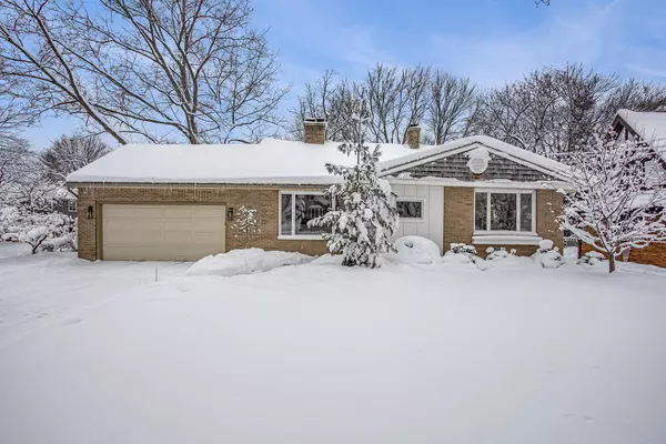 2341 Englewood SE Drive, East Grand Rapids, MI 49506