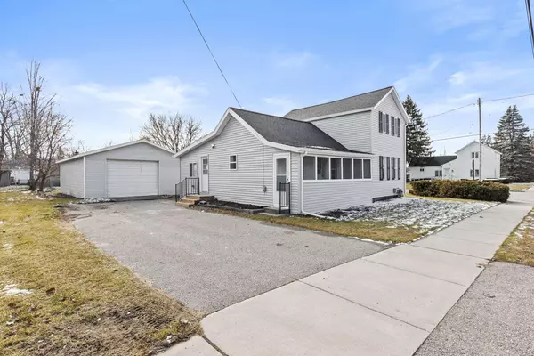 292 W Muskegon Street, Cedar Springs, MI 49319