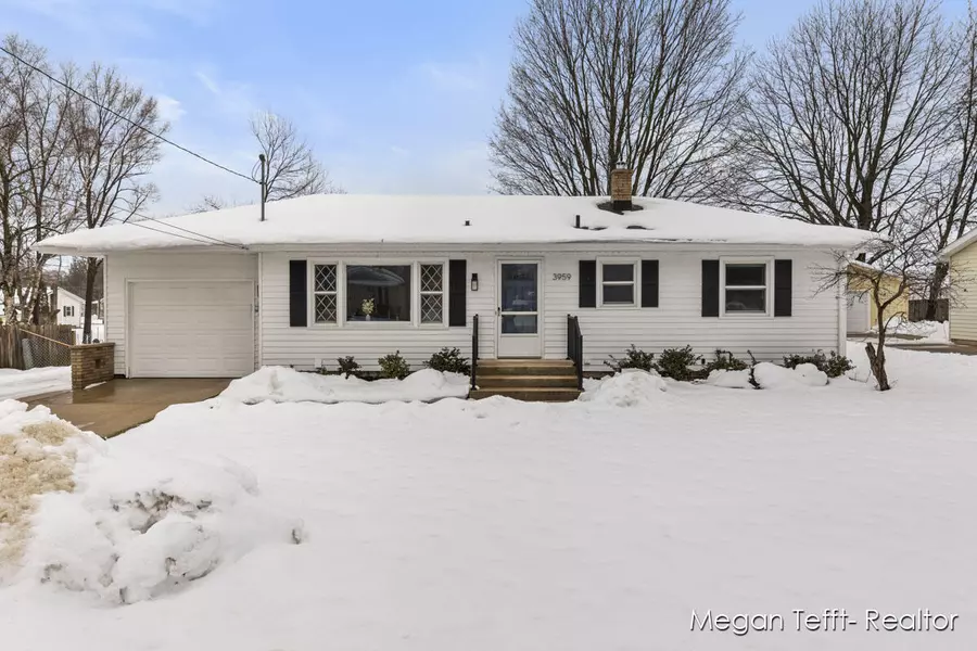 3959 Suburban Shores NE Drive, Grand Rapids, MI 49525