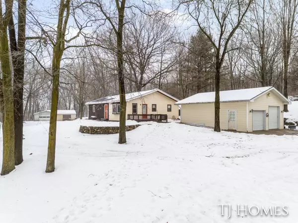 3996 Head Lake Road, Hastings, MI 49058