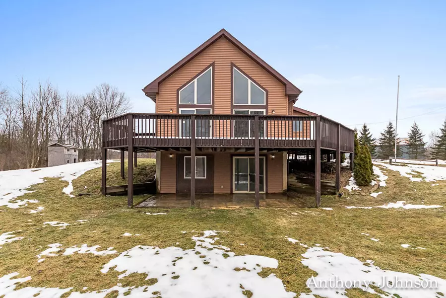 655 N Neve Road, Pierson, MI 49339