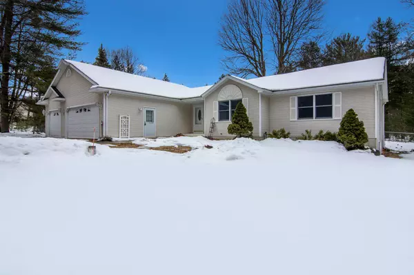 2662 W Woodlands Drive, Traverse City, MI 49685