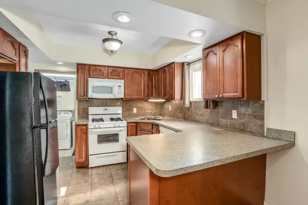 Madison Heights, MI 48071,27120 Brettonwoods Street