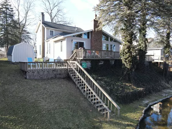 610 N Gremps Street, Paw Paw, MI 49079