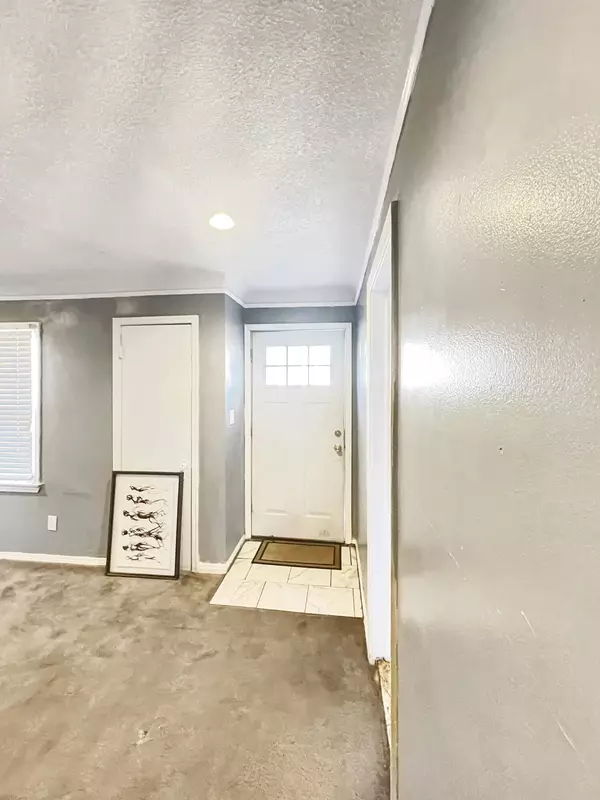 Detroit, MI 48205,15666 Maddelein Street