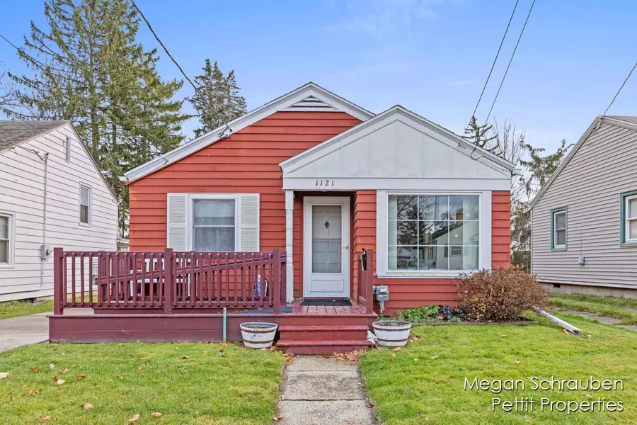 1121 Woodbine Avenue, Lansing, MI 48910