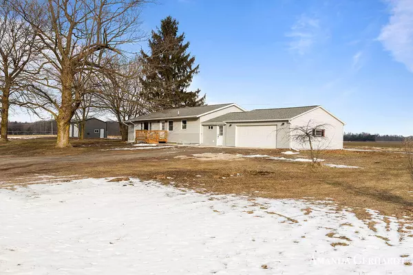 2841 16 Mile NE Road, Cedar Springs, MI 49319