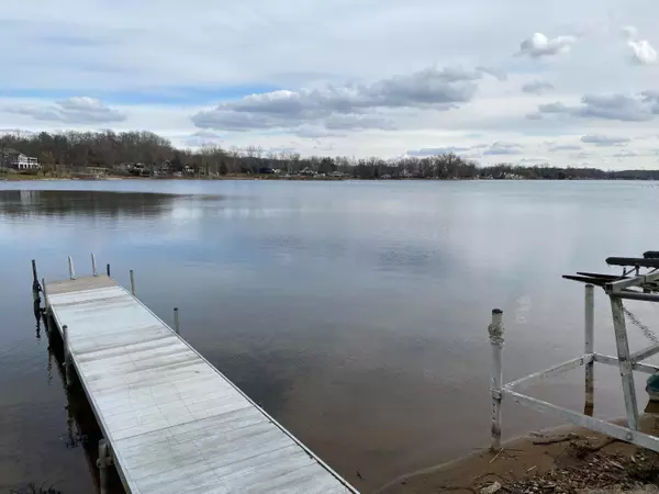 Cassopolis, MI 49031,65007 Shorewood Lane