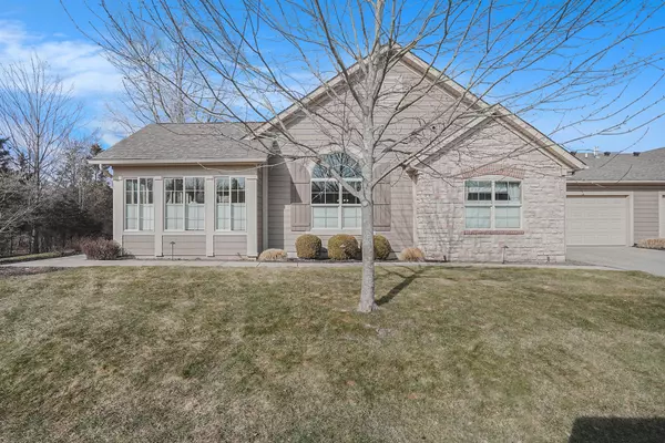 937 Bridge Crest SE Drive, Ada, MI 49301