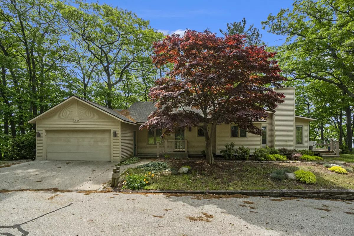 Grand Haven, MI 49417,17664 Hillcrest Avenue