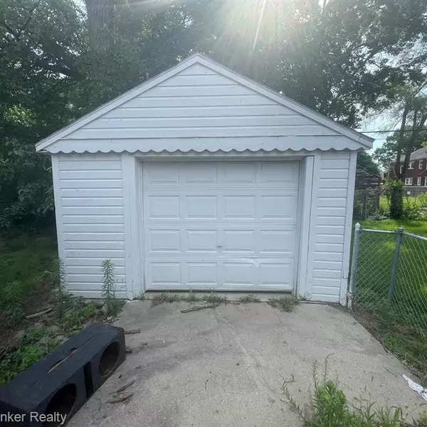 Detroit, MI 48235,16586 Ardmore Street