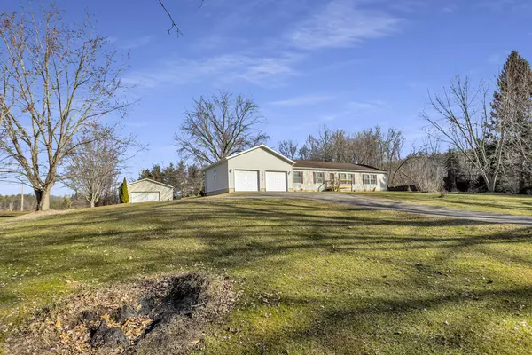 6566 E Territorial Road, Pleasant Lake, MI 49272