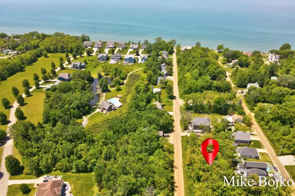 South Haven, MI 49090,7237 Pacific Avenue #31-34